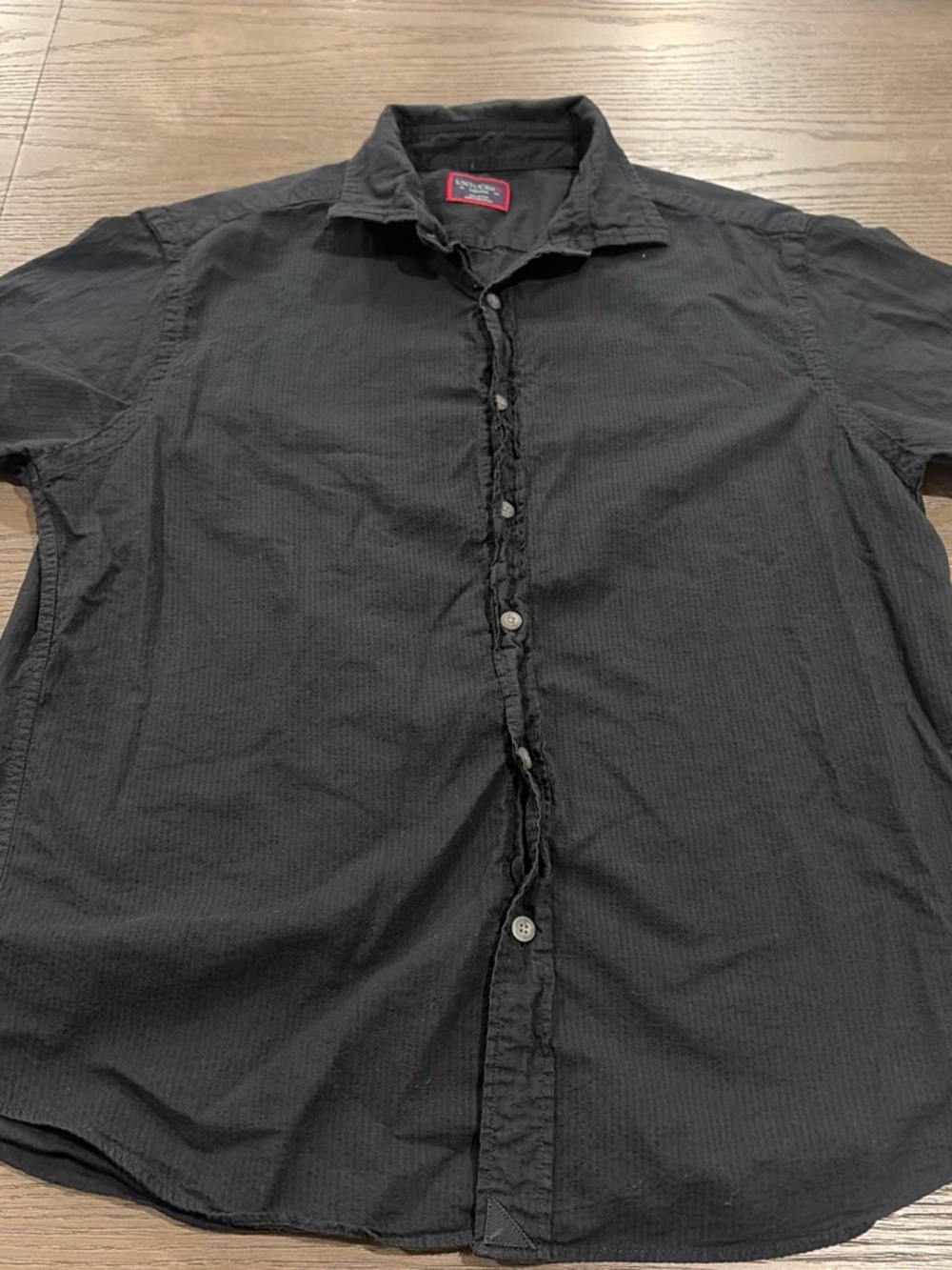 Untuckit black Casual Button-Down Men's Shirt. Medium